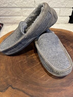UGG Men's Ascot slippers